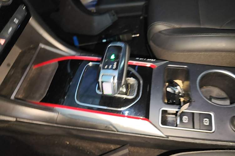 Used Haval H2 2018 1.5T Dual-Clutch Two-Wheel Drive Fashion Model China VI Standard Gear Lever