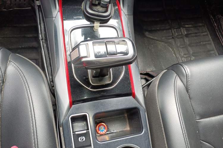 Used Haval H2 2018 Chuanxiang Edition Blue Badge 1.5T Dual-Clutch Two-Wheel Drive Fashionable Model Gear Lever