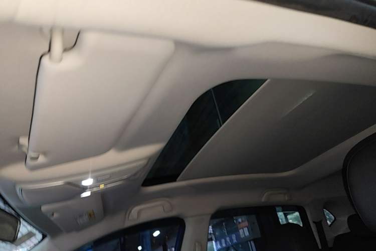 Used Haval H2 2018 1.5T Dual-Clutch Two-Wheel Drive Fashion Model China VI Standard Headliner