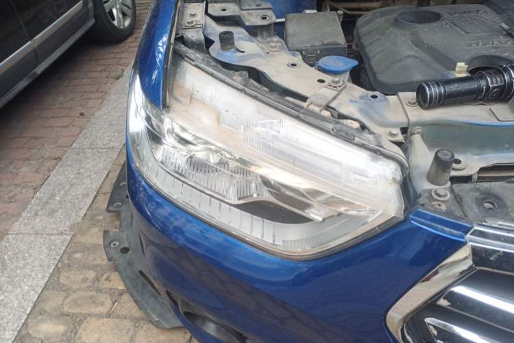 Used Haval H2 2018 Chuanxiang Edition Blue Badge 1.5T Dual-Clutch Two-Wheel Drive Fashionable Model Right Front Headlight