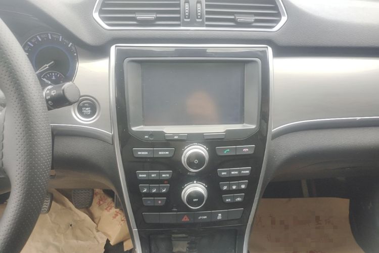 Used Haval H2 2018 Red-Label 1.5T Manual Two-Wheel Drive Elite Model Audio And AC Panel