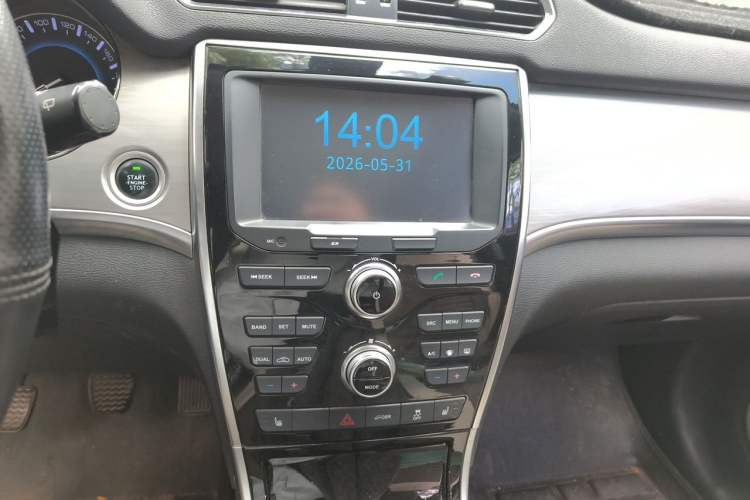 Used Haval H2 2018 Red-Label 1.5T Manual Two-Wheel Drive Luxury Model Audio And AC Panel