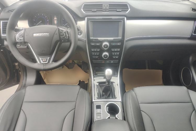 Used Haval H2 2018 Red-Label 1.5T Manual Two-Wheel Drive Elite Model Center Console