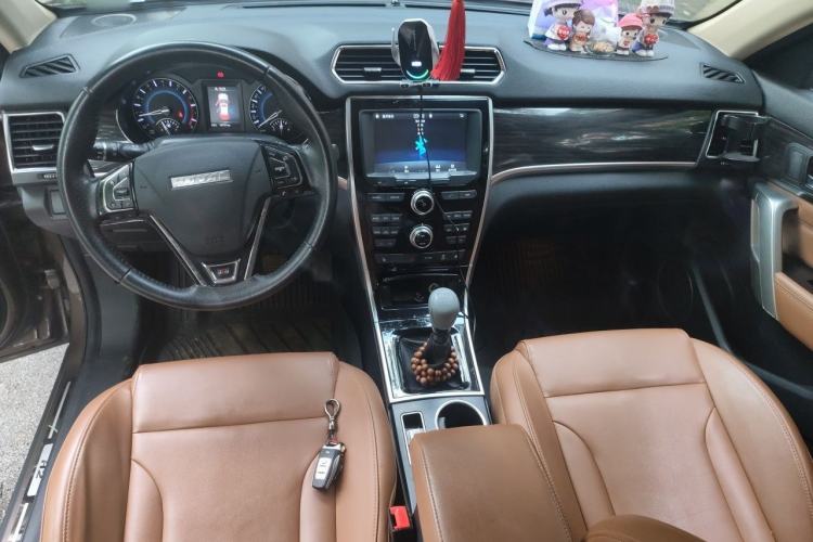 Used Haval H2 2018 Red-Label 1.5T Manual Two-Wheel Drive Luxury Model Center Console