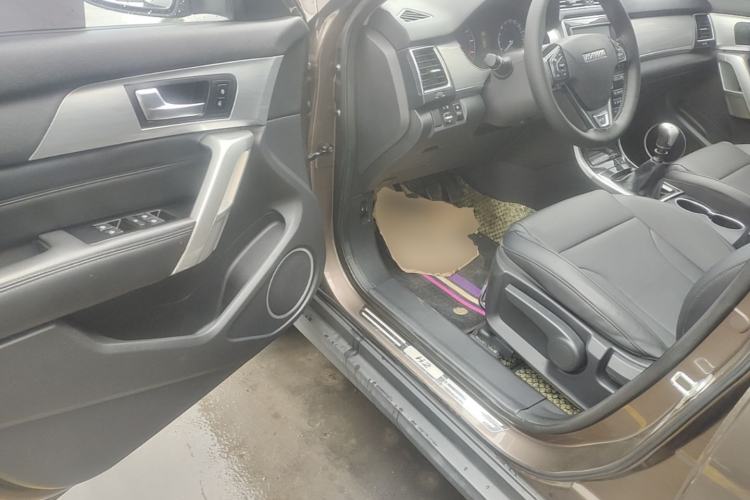 Used Haval H2 2018 Red-Label 1.5T Manual Two-Wheel Drive Elite Model Driver Seat