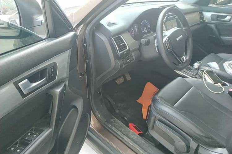 Used Haval H2 2018 Chuanxiang Edition Red Badge 1.5T Dual-Clutch Two-Wheel Drive Fashionable Model Driver Seat