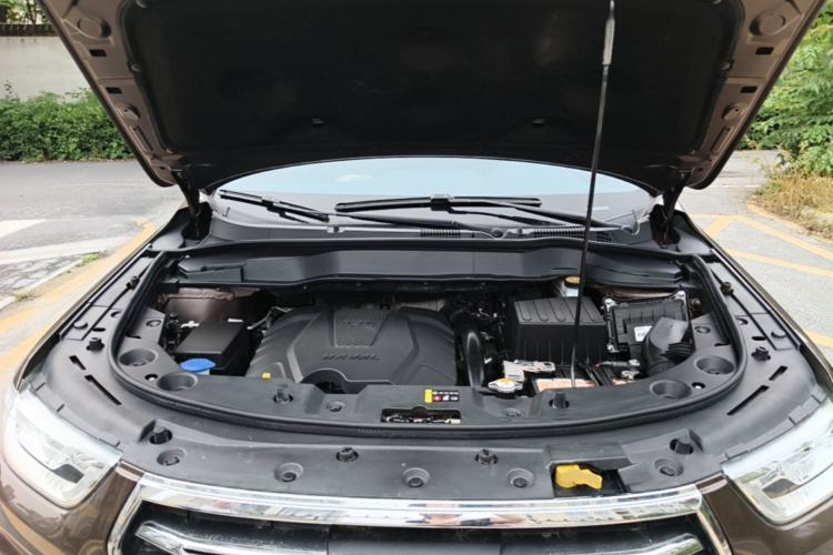 Used Haval H2 2018 1.5T Dual-Clutch Two-Wheel Drive Fashion Model China VI Standard Engine Bay
