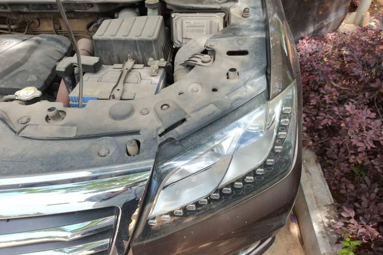 Used Haval H2 2018 Red-Label 1.5T Manual Two-Wheel Drive Luxury Model Engine Bay Left