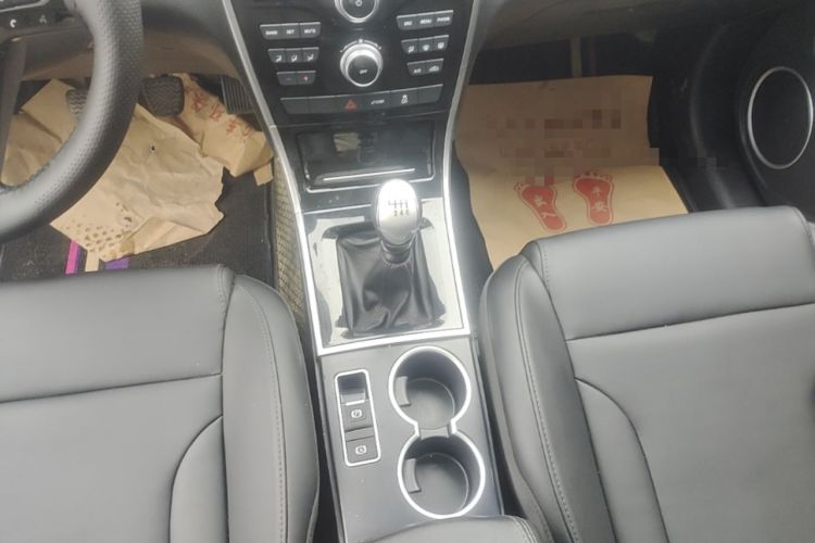 Used Haval H2 2018 Red-Label 1.5T Manual Two-Wheel Drive Elite Model Gear Lever