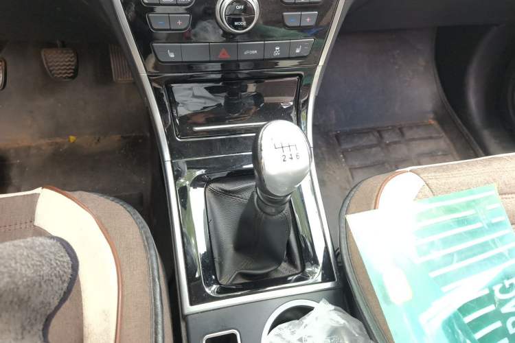 Used Haval H2 2018 Red-Label 1.5T Manual Two-Wheel Drive Luxury Model Gear Lever