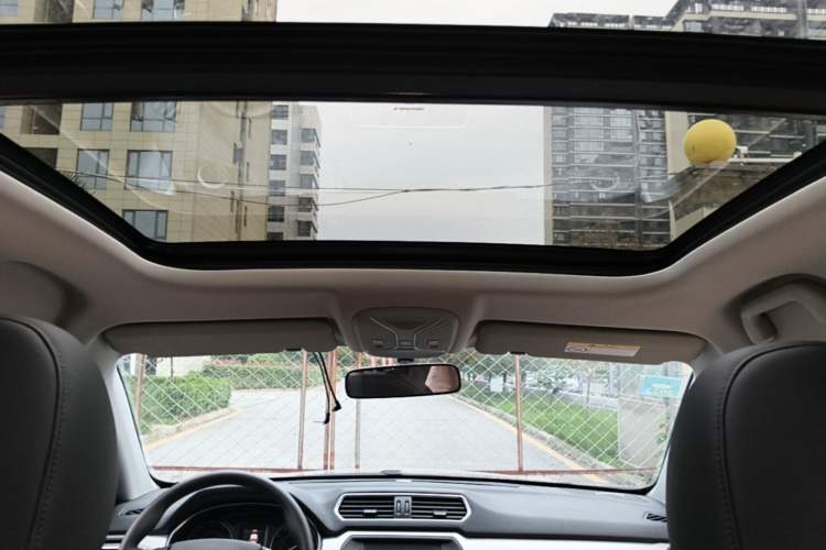 Used Haval H2 2018 1.5T Dual-Clutch Two-Wheel Drive Fashion Model China VI Standard Headliner