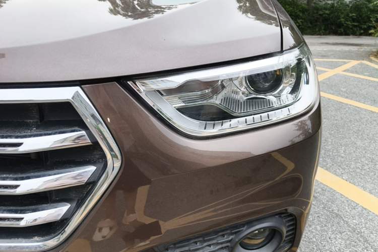 Used Haval H2 2018 1.5T Dual-Clutch Two-Wheel Drive Fashion Model China VI Standard Left Front Headlight