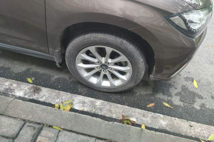 Used Haval H2 2018 Red-Label 1.5T Manual Two-Wheel Drive Luxury Model Right Front Wheel Hub