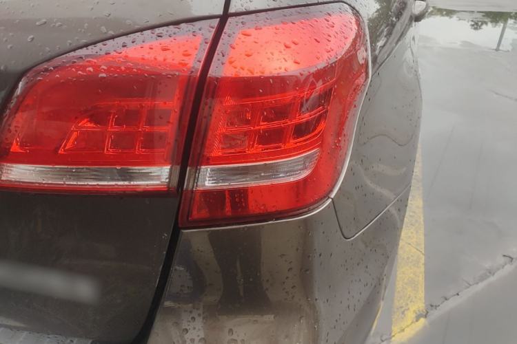 Used Haval H2 2018 Red-Label 1.5T Manual Two-Wheel Drive Elite Model Right Rear Taillight