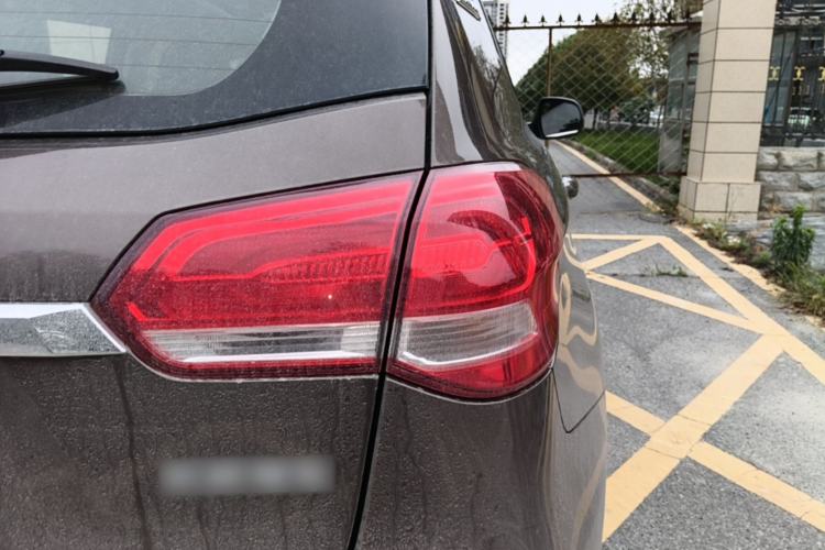 Used Haval H2 2018 1.5T Dual-Clutch Two-Wheel Drive Fashion Model China VI Standard Right Rear Taillight