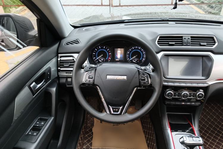 Used Haval H2 2018 1.5T Dual-Clutch Two-Wheel Drive Fashion Model China VI Standard Steering Wheel