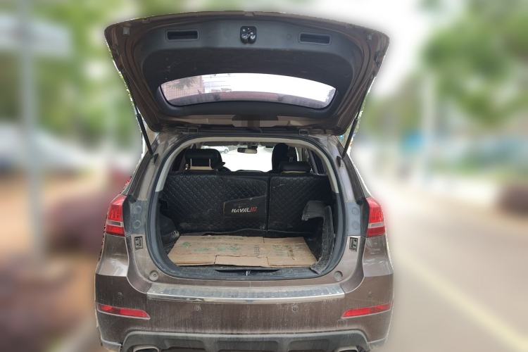 Used Haval H2 2018 Red-Label 1.5T Manual Two-Wheel Drive Luxury Model Trunk