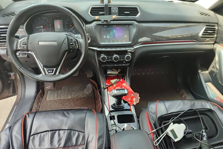 Used Haval H2 2018 Blue-Label 1.5T Dual-Clutch Two-Wheel-Drive Luxury Model Center Console