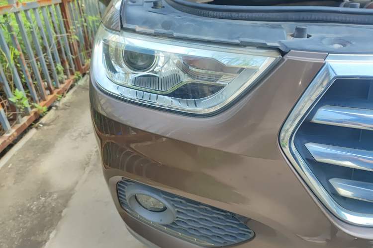 Used Haval H2 2018 Blue-Label 1.5T Dual-Clutch Two-Wheel-Drive Luxury Model Right Front Headlight