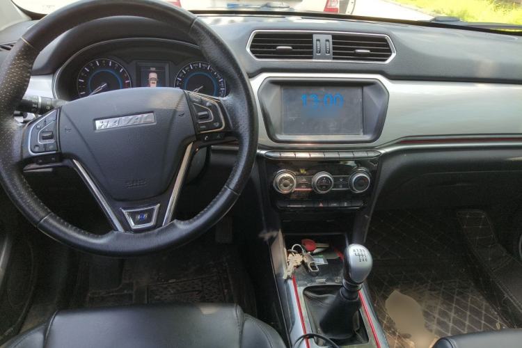 Used Haval H2 2018 Blue Label 1.5T Manual Two-Wheel Drive Elite Model Center Console