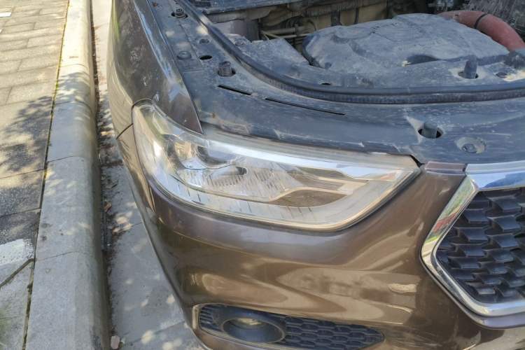 Used Haval H2 2018 Blue Label 1.5T Manual Two-Wheel Drive Elite Model Right Front Headlight