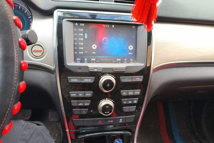 Used Haval H2 2018 Chuanxiang Edition Red Badge 1.5T Dual-Clutch Two-Wheel Drive ZhiShang Model Audio And AC Panel