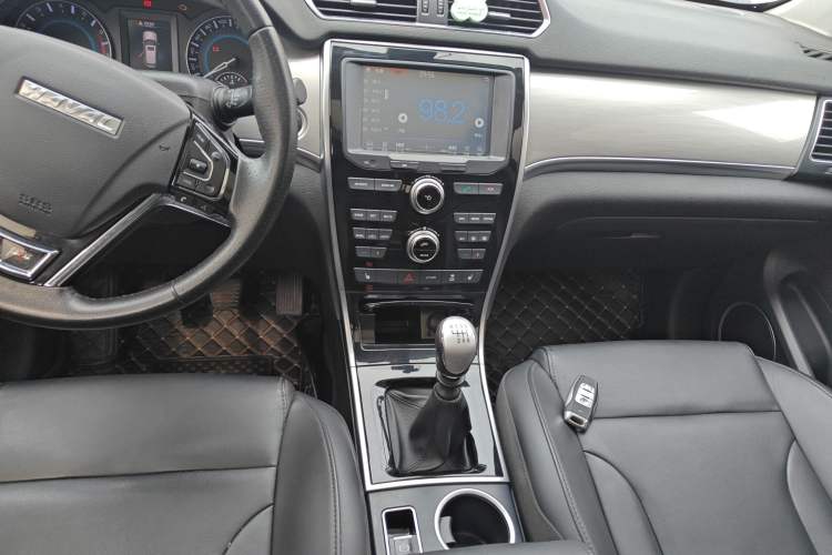 Used Haval H2 2018 Red-Label 1.5T Manual Two-Wheel Drive Luxury Model Audio And AC Panel