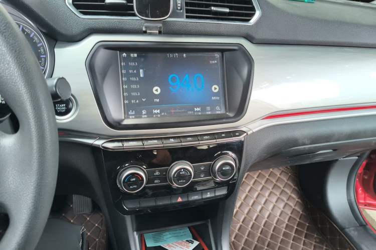 Used Haval H2 2018 Chuanxiang Edition Blue Badge 1.5T Manual Two-Wheel Drive Fashionable Model Audio And AC Panel