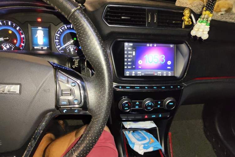 Used Haval H2 2018 Chuanxiang Edition 1.5T Dual-Clutch Two-Wheel Drive ZhiShang Model China V Standard Audio And AC Panel