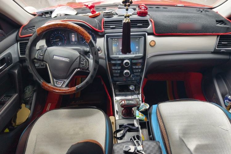 Used Haval H2 2018 Red-Label 1.5T Dual-Clutch Two-Wheel-Drive Elite Model Center Console