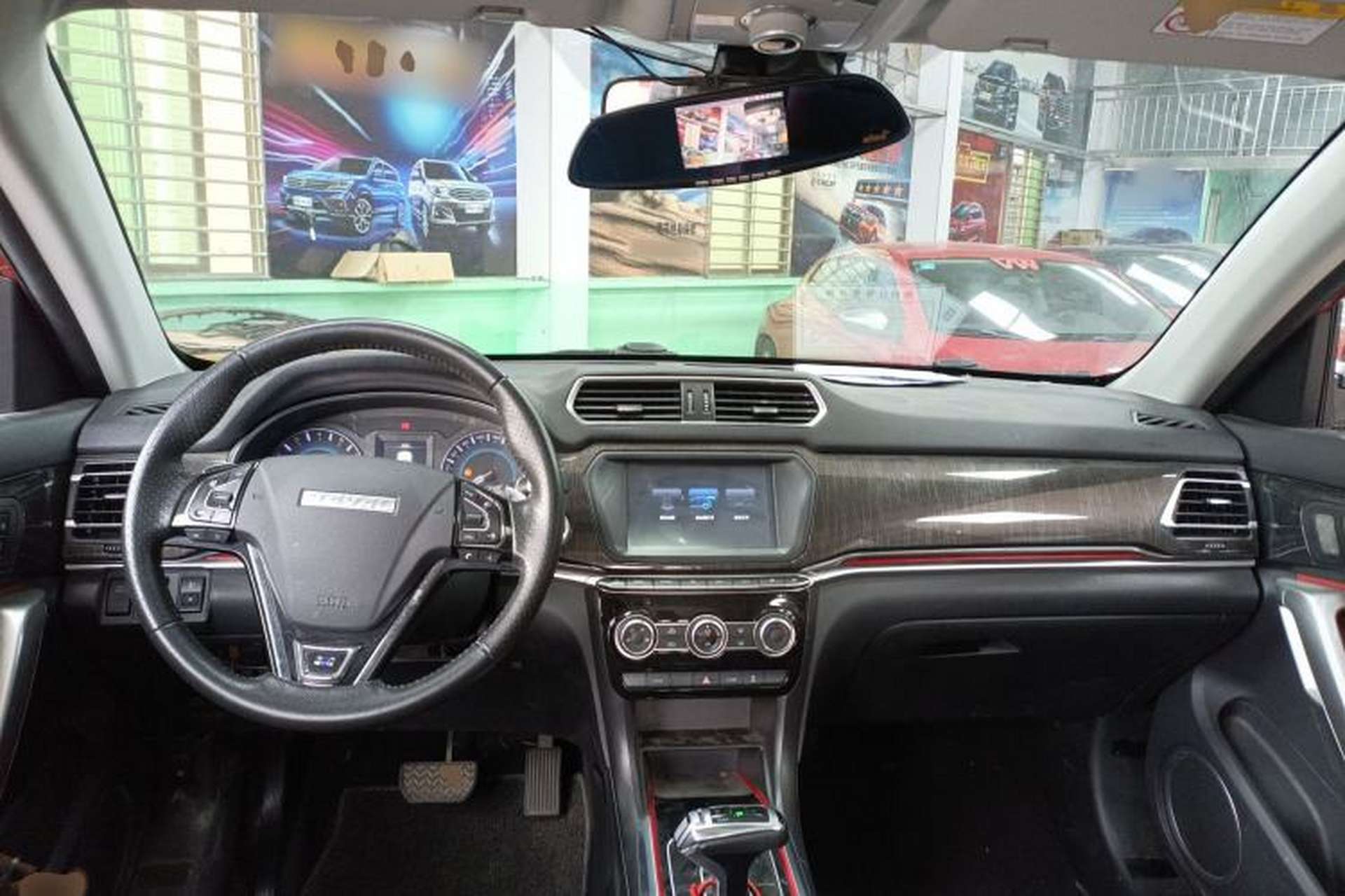 Used Haval H2 2018 Blue Label 1.5T Dual-Clutch Two-Wheel-Drive Elite Model Center Console