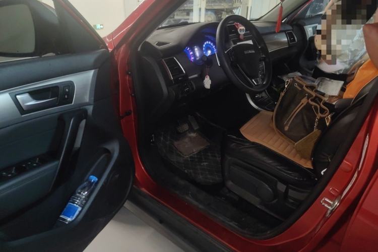 Used Haval H2 2018 Chuanxiang Edition Red Badge 1.5T Dual-Clutch Two-Wheel Drive Fashionable Model Driver Seat
