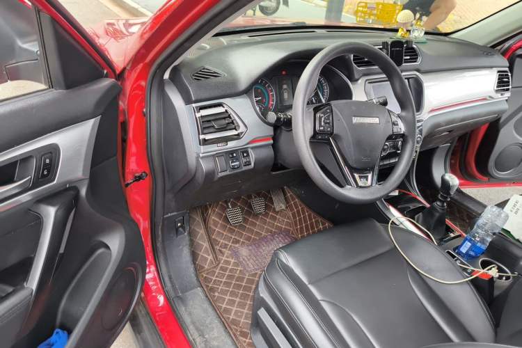 Used Haval H2 2018 Chuanxiang Edition Blue Badge 1.5T Manual Two-Wheel Drive Fashionable Model Driver Seat