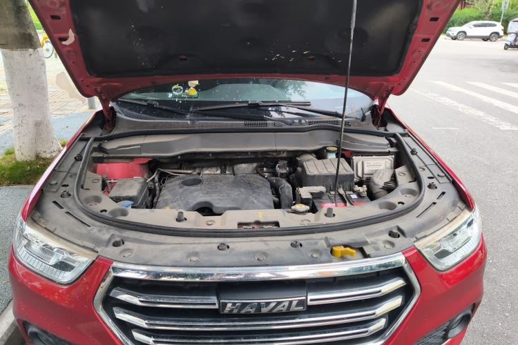 Used Haval H2 2018 Chuanxiang Edition Blue Badge 1.5T Manual Two-Wheel Drive Fashionable Model Engine Bay