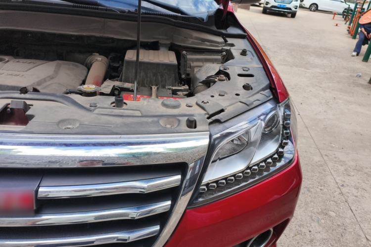 Used Haval H2 2018 Chuanxiang Edition Red Badge 1.5T Dual-Clutch Two-Wheel Drive ZhiShang Model Engine Bay Left