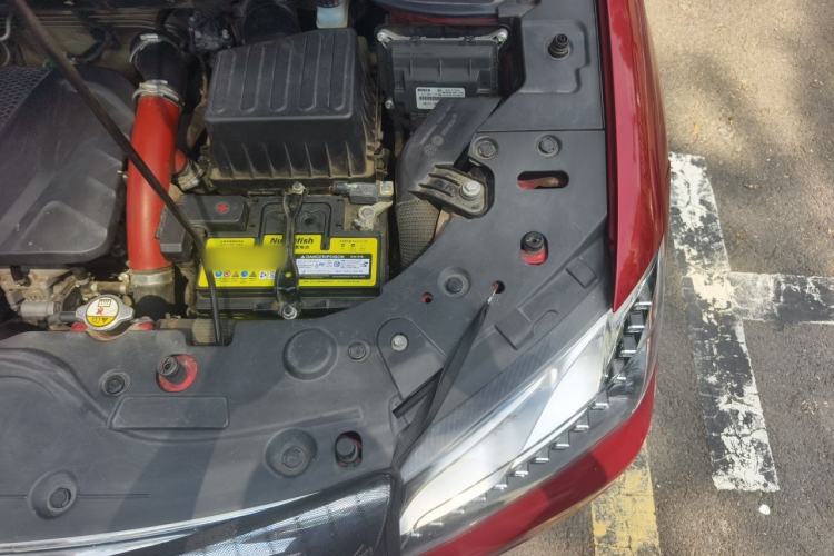Used Haval H2 2018 Red-Label 1.5T Dual-Clutch Two-Wheel-Drive Elite Model Engine Bay Left