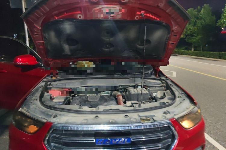 Used Haval H2 2018 Chuanxiang Edition 1.5T Dual-Clutch Two-Wheel Drive ZhiShang Model China V Standard Engine Bay