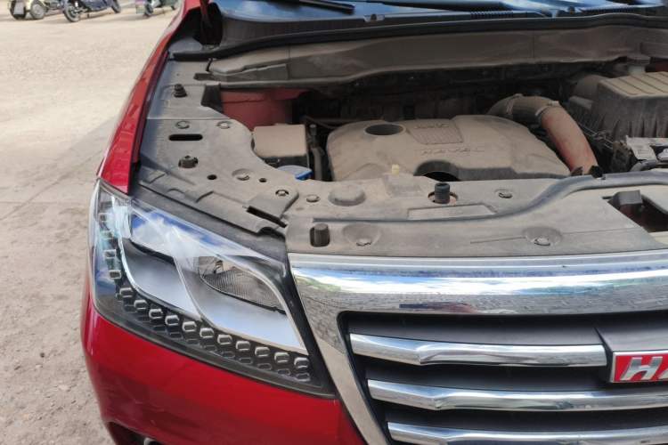 Used Haval H2 2018 Chuanxiang Edition Red Badge 1.5T Dual-Clutch Two-Wheel Drive ZhiShang Model Engine Bay Right