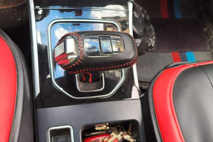 Used Haval H2 2018 Chuanxiang Edition Red Badge 1.5T Dual-Clutch Two-Wheel Drive ZhiShang Model Gear Lever