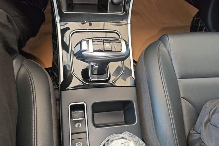 Used Haval H2 2018 1.5T Dual-Clutch Two-Wheel Drive Fashion Model China VI Standard Gear Lever