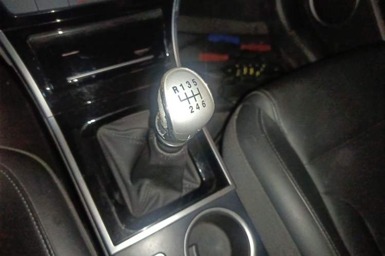 Used Haval H2 2018 Red-Label 1.5T Manual Two-Wheel Drive Elite Model Gear Lever