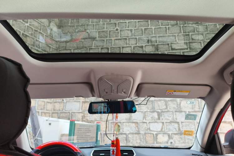 Used Haval H2 2018 Chuanxiang Edition Red Badge 1.5T Dual-Clutch Two-Wheel Drive ZhiShang Model Headliner