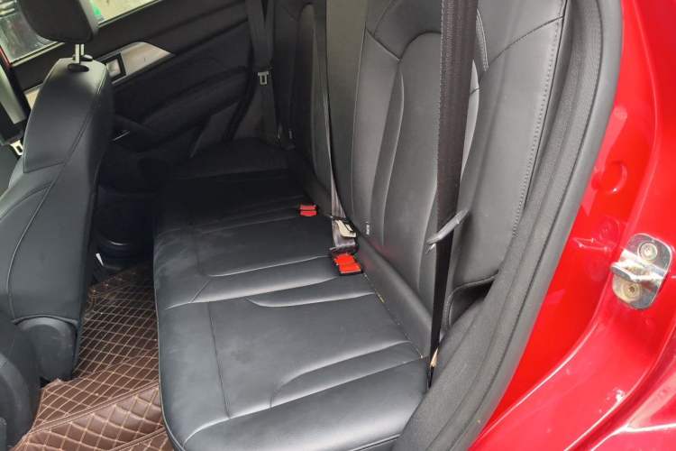 Used Haval H2 2018 Chuanxiang Edition Blue Badge 1.5T Manual Two-Wheel Drive Fashionable Model Left Rear Seat