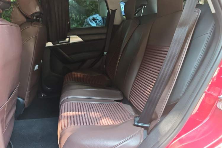 Used Haval H2 2018 Chuanxiang Edition 1.5T Dual-Clutch Two-Wheel Drive Fashion Model China V Standard Left Rear Seat