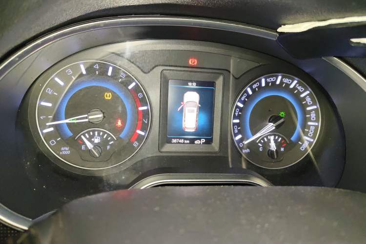 Used Haval H2 2018 Chuanxiang Edition 1.5T Dual-Clutch Two-Wheel Drive ZhiShang Model China V Standard Odometer Close Up