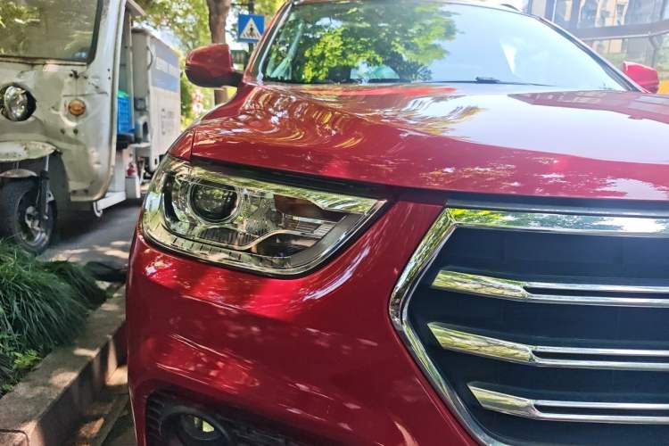 Used Haval H2 2018 Chuanxiang Edition 1.5T Dual-Clutch Two-Wheel Drive Fashion Model China V Standard Right Front Headlight