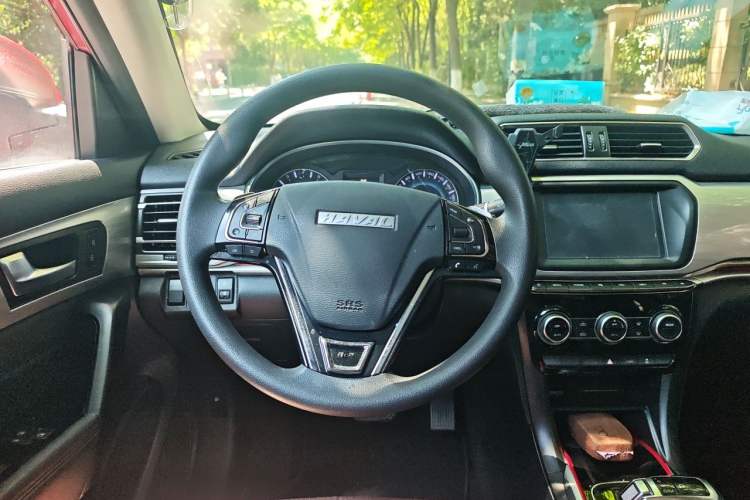 Used Haval H2 2018 Chuanxiang Edition 1.5T Dual-Clutch Two-Wheel Drive Fashion Model China V Standard Steering Wheel