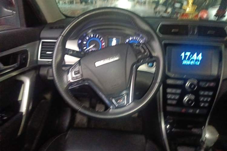 Used Haval H2 2018 Red-Label 1.5T Manual Two-Wheel Drive Elite Model Steering Wheel