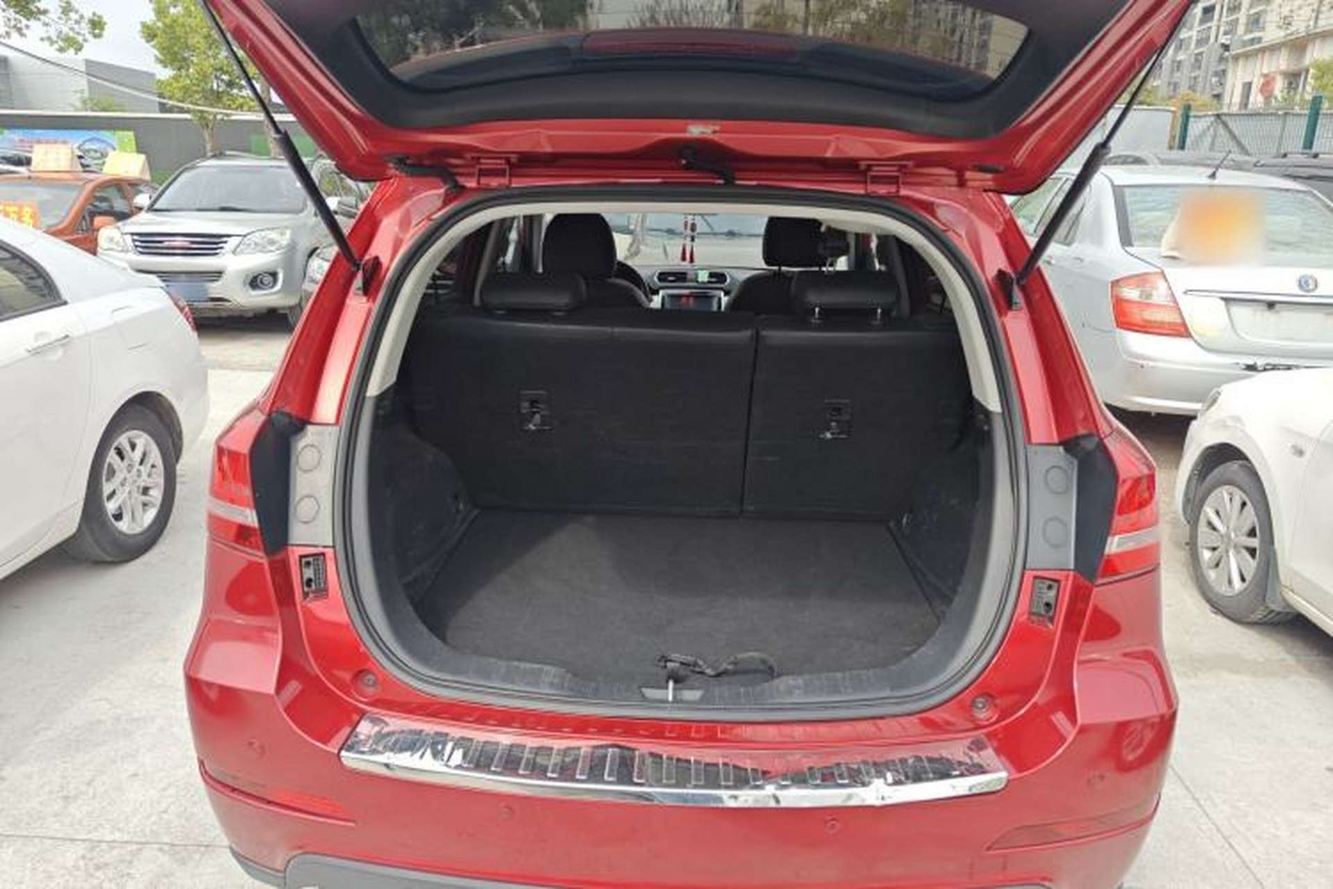 Used Haval H2 2018 Red-Label 1.5T Manual Two-Wheel Drive Luxury Model Trunk