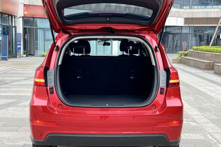 Used Haval H2 2018 1.5T Dual-Clutch Two-Wheel Drive Fashion Model China VI Standard Trunk